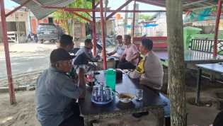 Polsek Pinggir Gelar Jum'at Curhat di Warung Warga untuk Dengarkan Aspirasi Masyarakat