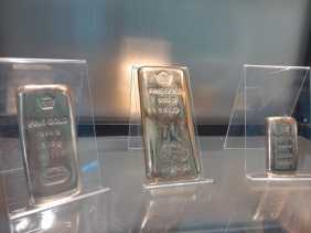 Awal Pekan, Harga Emas Antam Tembus Rp2.502 Juta per Gram