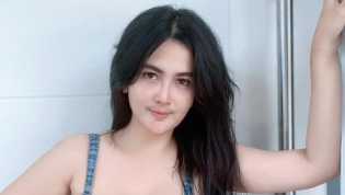 Gaya Manja Tante Diana Dee Main Ayunan Bikin Salfok