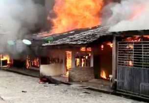 Kebakaran Menghanguskan 16 Rumah di Desa Langkitin, Kabupaten Rokan Hulu