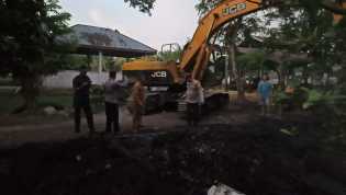 Polres Bengkalis Timbun Kembali Daging Sitaan yang Dijarah Warga dari TPA