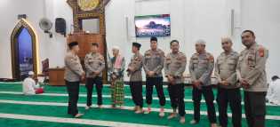 Subuh Berjamaah di Masjid Agung Ar-Raudha Teluk Kuantan, Polres Kuansing Kampanye Pemilu Damai 2024