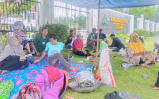 Warga Desa Rambahan Gelar Aksi di Depan Kejari Kuansing, Tuntut Pembebasan Tahanan Sengketa Lahan