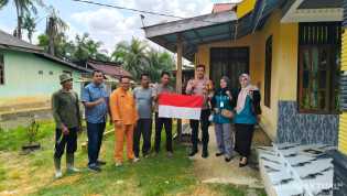 Sambut Kemerdekaan Republik Indonesia ke-80, Polsek Rimba Melintang Bagikan Bendera Merah Putih