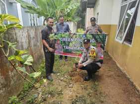 21.000 Pohon untuk Riau, Polsek Rimba Melintang Tanam 40 Bibit Buah Dukung Program Kapolda
