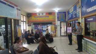 Satlantas Polres Siak Sosialisasikan Keselamatan Lalu Lintas dan Pemilu Damai di Samsat Tualang