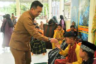 Sekda Inhu Buka Sunat Massal di Batang Peranap, Tekankan Penguatan Nilai Religius