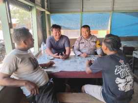 Bhabinkamtibmas Harapan Jaya Tegaskan Kondusifitas saat Masa Tenang Pilkada Rohil 2024