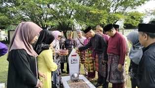 Kenang Jasa Pahlawan, LAM Pekanbaru Ziarah ke Makam Pahlawan Khusuma Darma