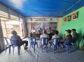 Sosialisasi Pemilu Damai 2024, Babinkamtibmas Desa Kuala Selat Cooling System Jaga Ketertiban
