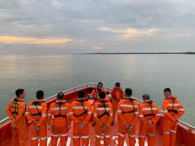 Nelayan Hilang Terjatuh dari Pompong di Perairan Beting Galah Bengkalis, Tim SAR Lanjutkan Pencarian