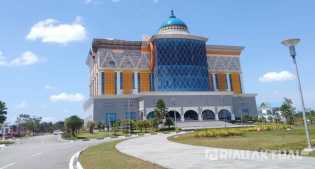 Diterpa Angin Kencang, Ornamen Gedung Kantor Wali Kota Pekanbaru Berterbangan