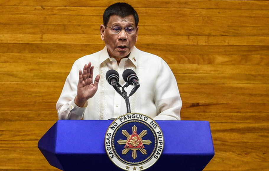 Presiden Filipina Ancam Tangkap Orang Tak Divaksin yang Berkeliaran