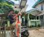 Pemdes Pulau Busuk Pasang Lampu Penerangan Jalan Tenaga Surya untuk Keamanan Warga