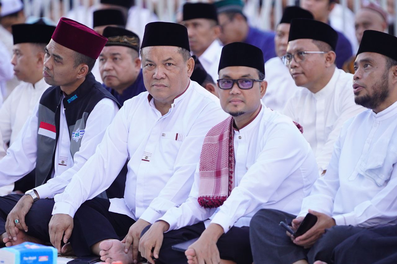 Ribuan Warga Padati Masjid Annur Riau untuk Buka Puasa Bersama Gubri dan Wagubri