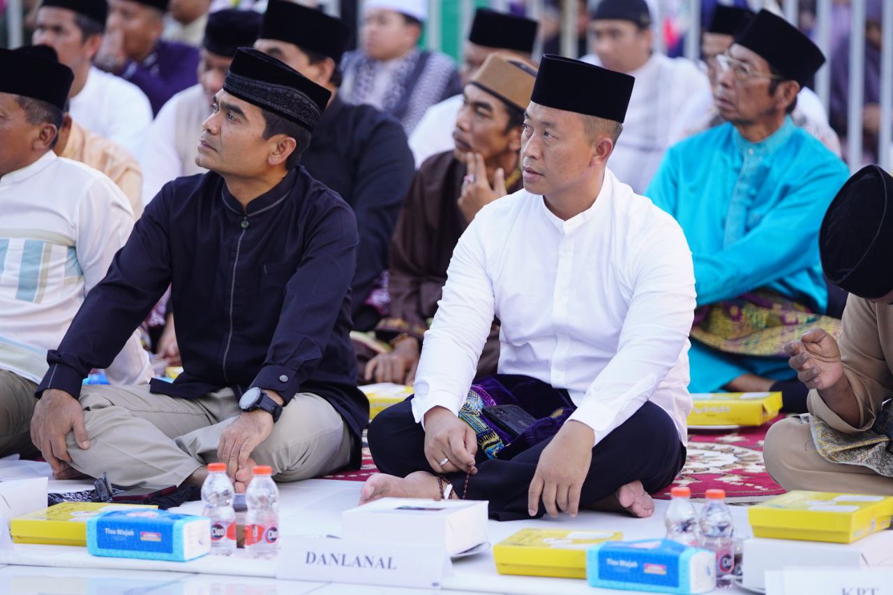 Ribuan Warga Padati Masjid Annur Riau untuk Buka Puasa Bersama Gubri dan Wagubri