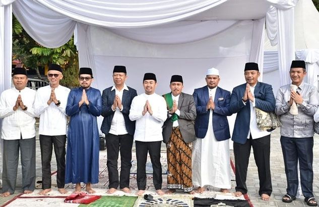 Pimpinan DPRD Ikut Sholat Ied Bersama Pj Wako di MPP