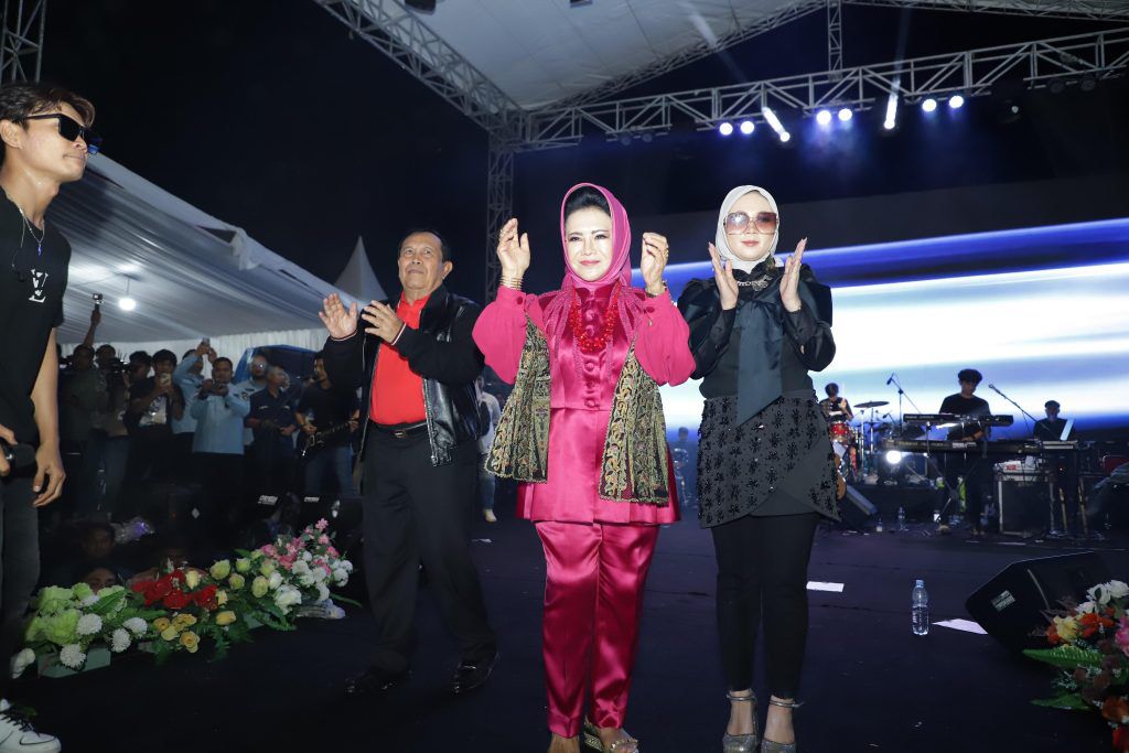 Puncak Perayaan HUT Kabupaten Rokan Hulu ke-25 Meriah Meski Diguyur Hujan