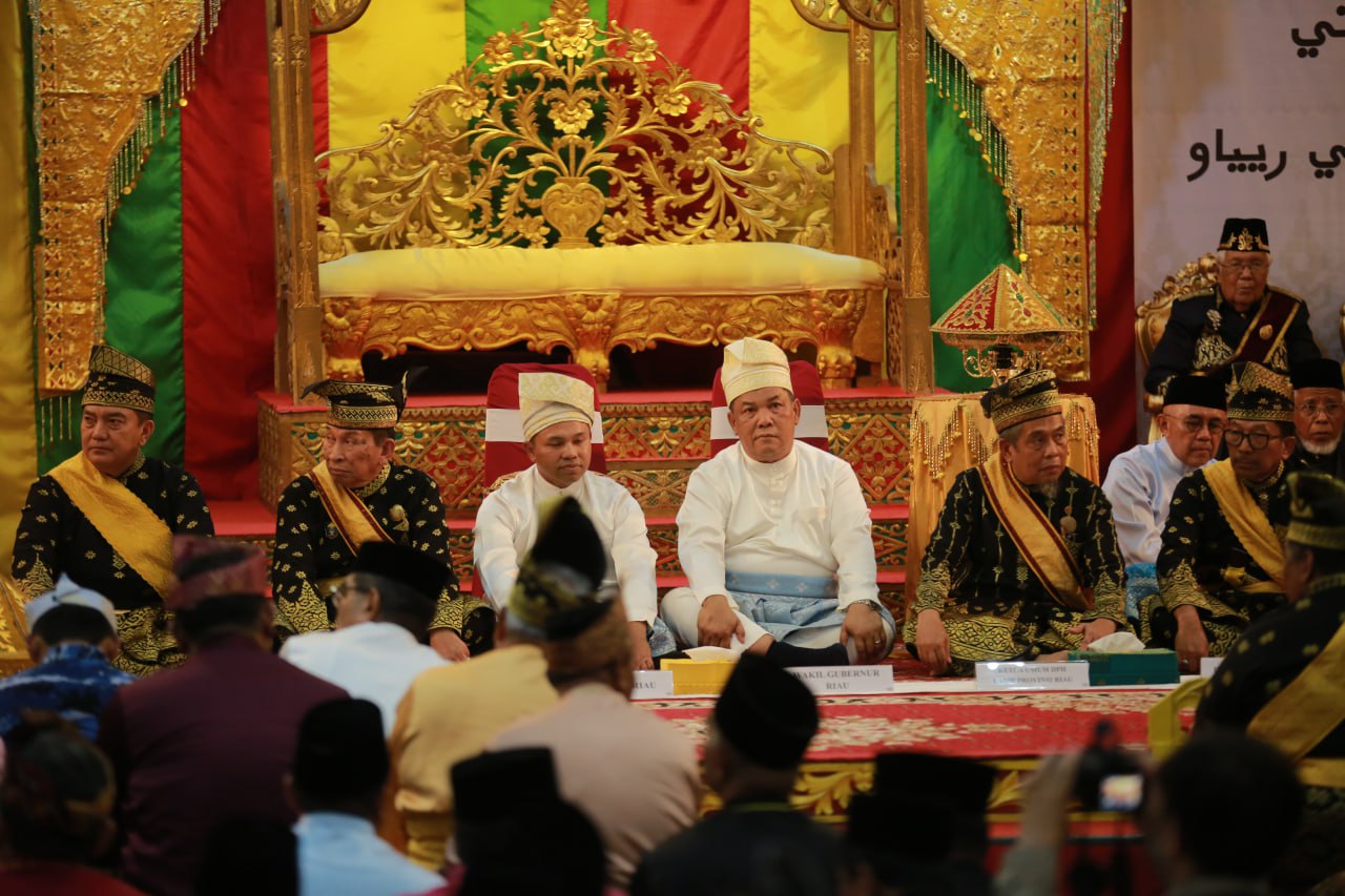 Suasana Khidmat Selimuti Tepuk Tepung Tawar Gubri Wahid dan Wagubri SF Hariyanto