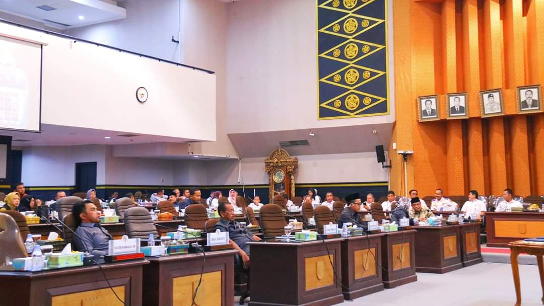 Pengesahan APBD Perubahan 2023 Pimpinan DPRD Pekanbaru