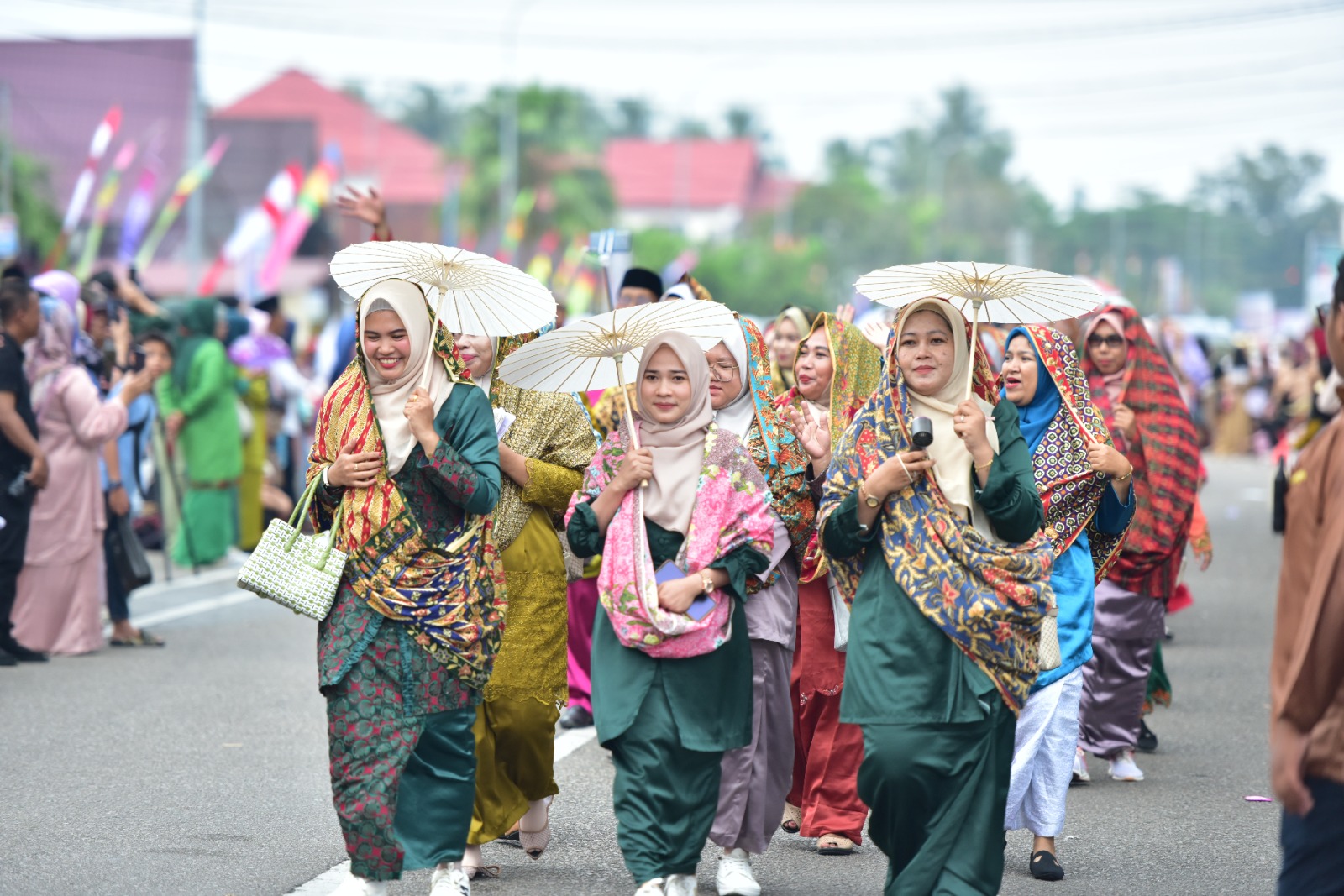 Pawai Ta'aruf Kafilah Bengkalis Tampil Memukau, Ketua DPRD Bengkalis: Ini Cerminan Semangat dan Identitas Daerah